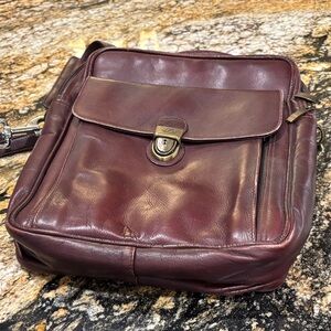 Men's Leather Messenger Bag - Burgundy